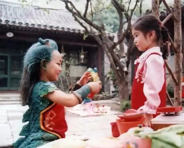 这部剧以小龙人找妈妈为线索,讲述宝宝,贝贝,奇奇从故宫接回小龙人,在