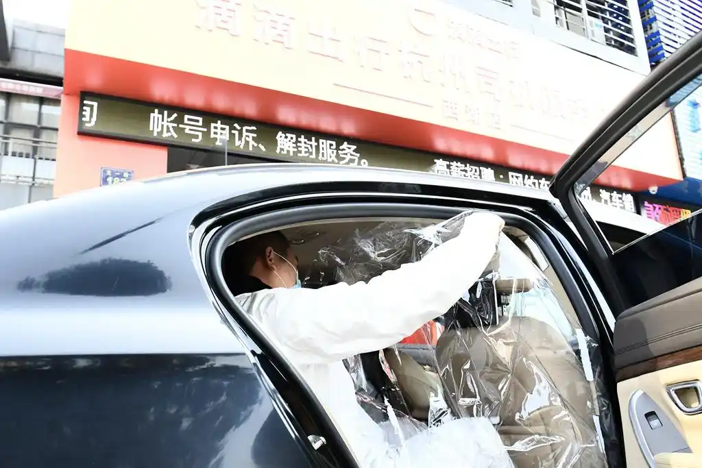 独家:杭州滴滴出行为网约车安装防护膜