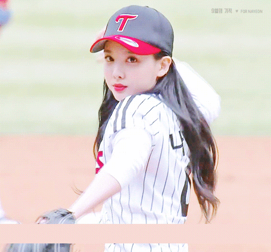 的初恋 春日正是樱花绽放的时节 黑发棒球服少女带来的心动并非偶然