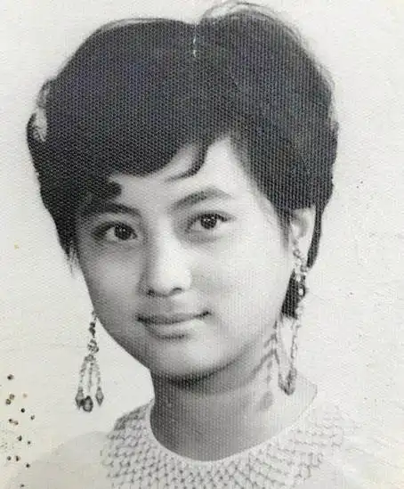 李玲玉个人资料简介国籍(第一代"甜歌皇后",总被传离婚,改国籍,她到底