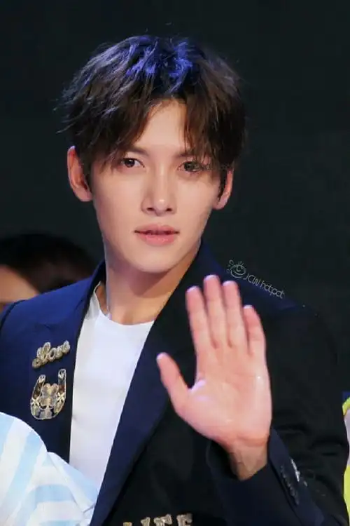 2016池昌旭《旋风少女2》开播发布会_高清图片大全-爱豆app