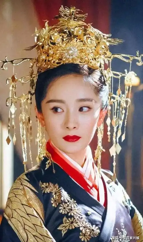 百家兴娱 12-12 23:46 订阅 在很多古装剧中,女演员们穿上皇后凤袍