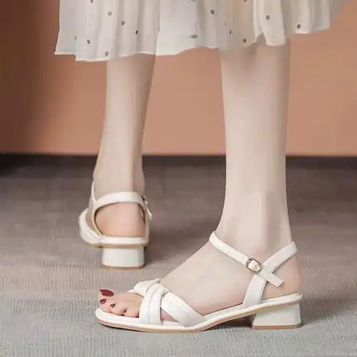 新款一字带凉鞋女2024夏季女士外穿鞋子百搭配裙子软底粗跟高跟鞋