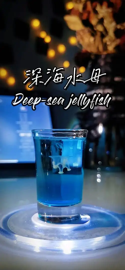 深海中的水母,你感受到他的孤独了吗 #鸡尾酒 #水母-动物视频-搜狐