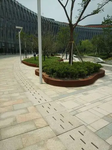 广场线性排水沟的处理形式