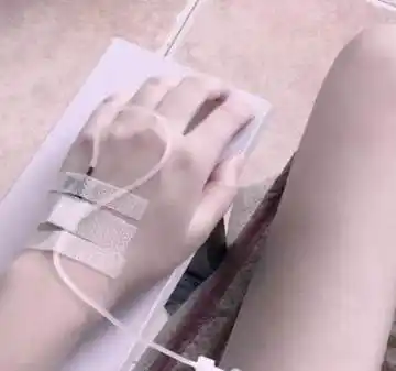 打针图片手女生输液真实照片