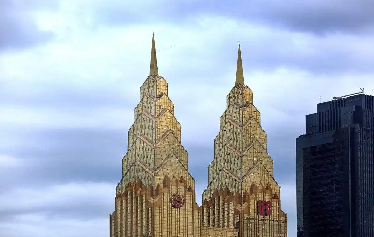 重庆黄金双子塔也是欣赏重庆夜景的绝佳地方