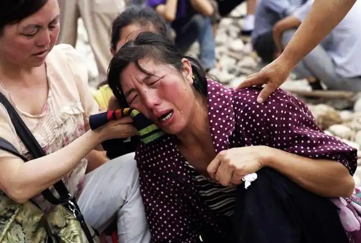 (1/8)张 点击图片看下一张 下图|原图|自动播放 8月8日,失去亲人的