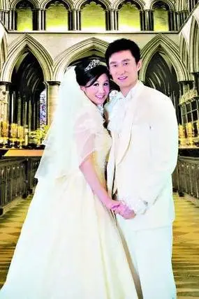 三个姐姐供他打球,穷小子逆袭迎娶白富美,把家人都安排进cba