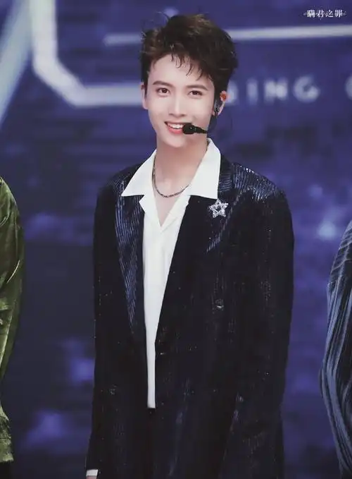 有啥好撕的,看看大帅哥不好吗?