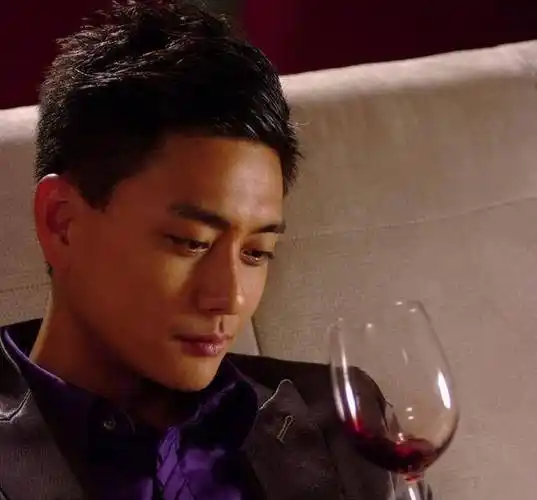 后来,黄宗泽与杨峥相恋,相隔21天,两人分手.