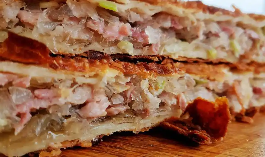 老汉做特色壮馍30年 50元一个3分钟卖完