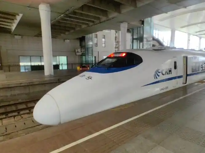 当和谐号动车组驶上武汉长江大桥,来一场跨越60多年的互动吧:d5791次