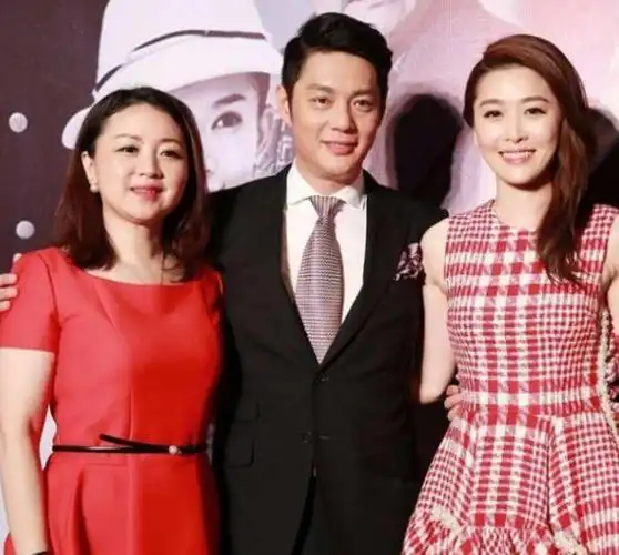 "傅程鹏成名后,在一次采访节目上与前妻程愫谈及婚姻时,毫不掩饰地