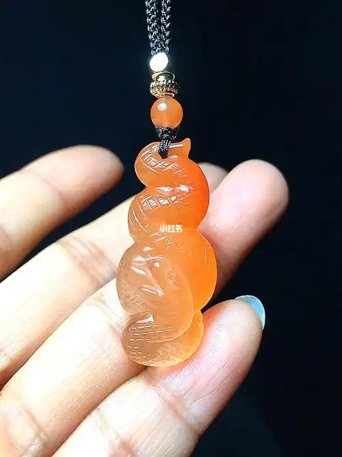 纯天然红兔毛红水晶俏色生肖蛇吊坠