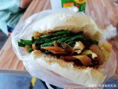 简简单单的馍夹菜酸辣汤,不惊艳,不奢华,像极了我们小