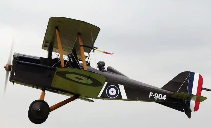 一战时期英国老飞机仍然能飞上天(组图)