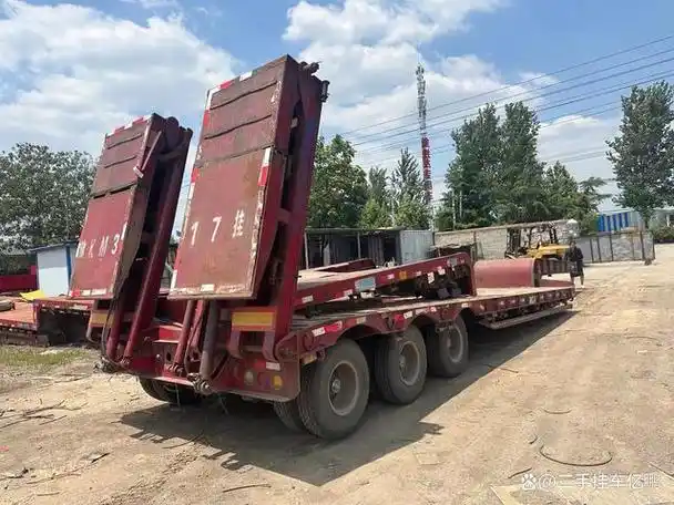 二手13米75钩机板半挂车