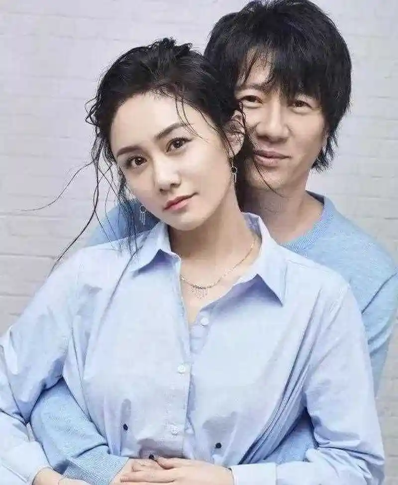 刘芸把老公郑钧跟前妻的合照都删了,甚至连联系方式都没有留下,为此她