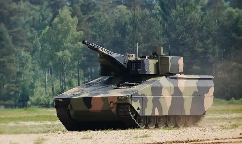 108期】德国美洲狮步兵战车,配备最先进的科技,rpg都无法击穿它的装甲