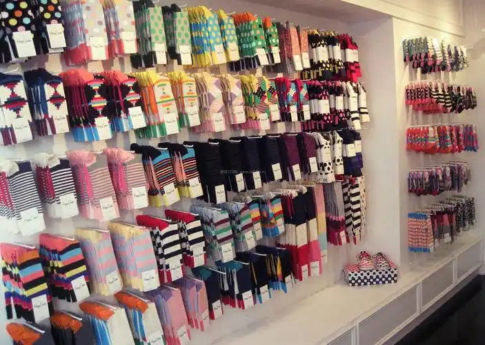 小型袜子门面装修设计效果图片