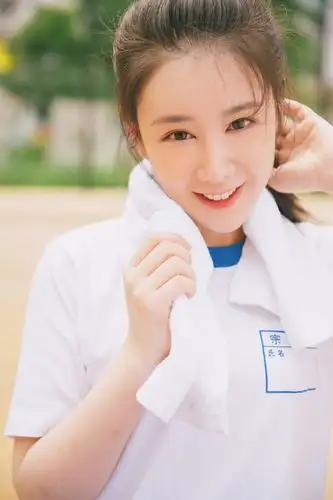 本色回归王雪儿化身日系小清新