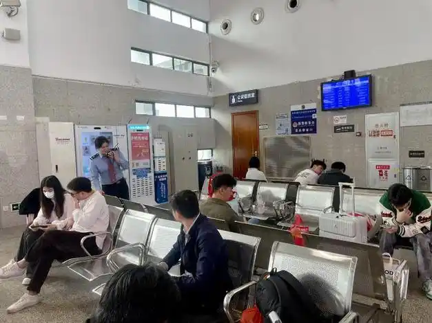 用爱托举旅客回家团圆的梦想|候车室|客运|服务台|值班员|春运_网易