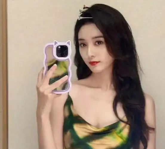 黄子韬忍不住了!在韩国公开示爱徐艺洋,网友:给他一个名分吧!