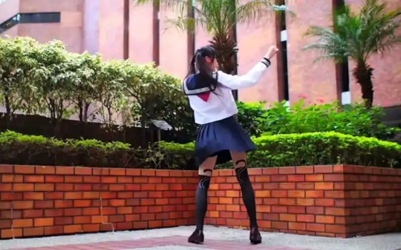 好看的小姐姐穿上jk服和很可爱的猫丝袜跳舞超可爱好甜哦,好喜欢_哔哩