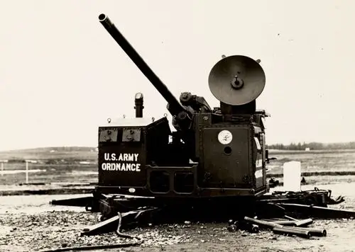 美军于1994年开发研制75毫米高射炮及自动输弹机