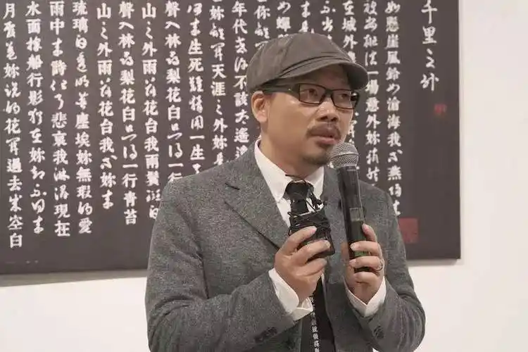 首张专辑jay中的歌曲《娘子》,提名金曲奖的最佳作词人奖项,方文山在