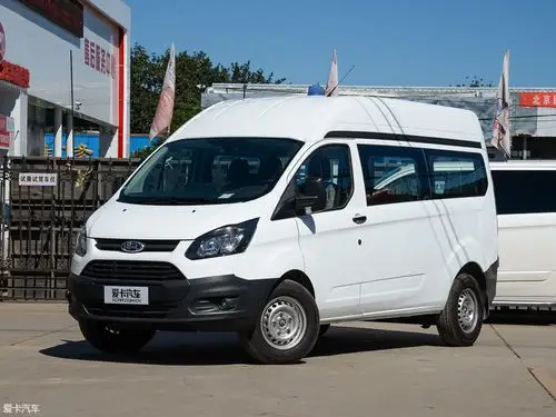 出于商用的考虑,福特新款全顺自动挡车型的前后保险杠外后视镜以及