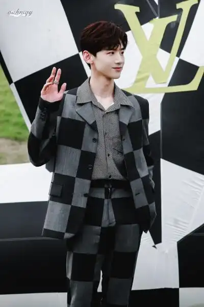 手写相看两不厌唯有敬亭山