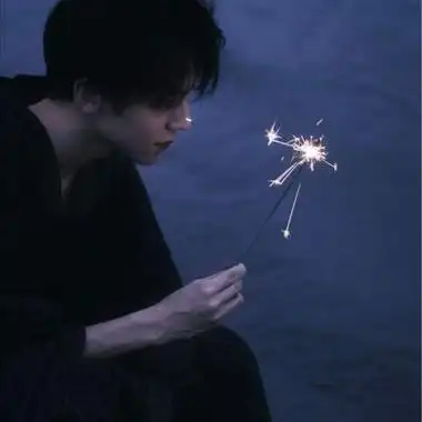 帅气网红男生图片-男生头像 - 壁纸之家