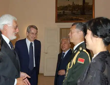 中国驻意大利大使馆举办庆祝建军八十周年招待会