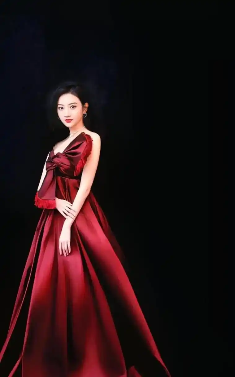 景甜高清壁纸,酒红色玫瑰抹胸礼服,性感迷人