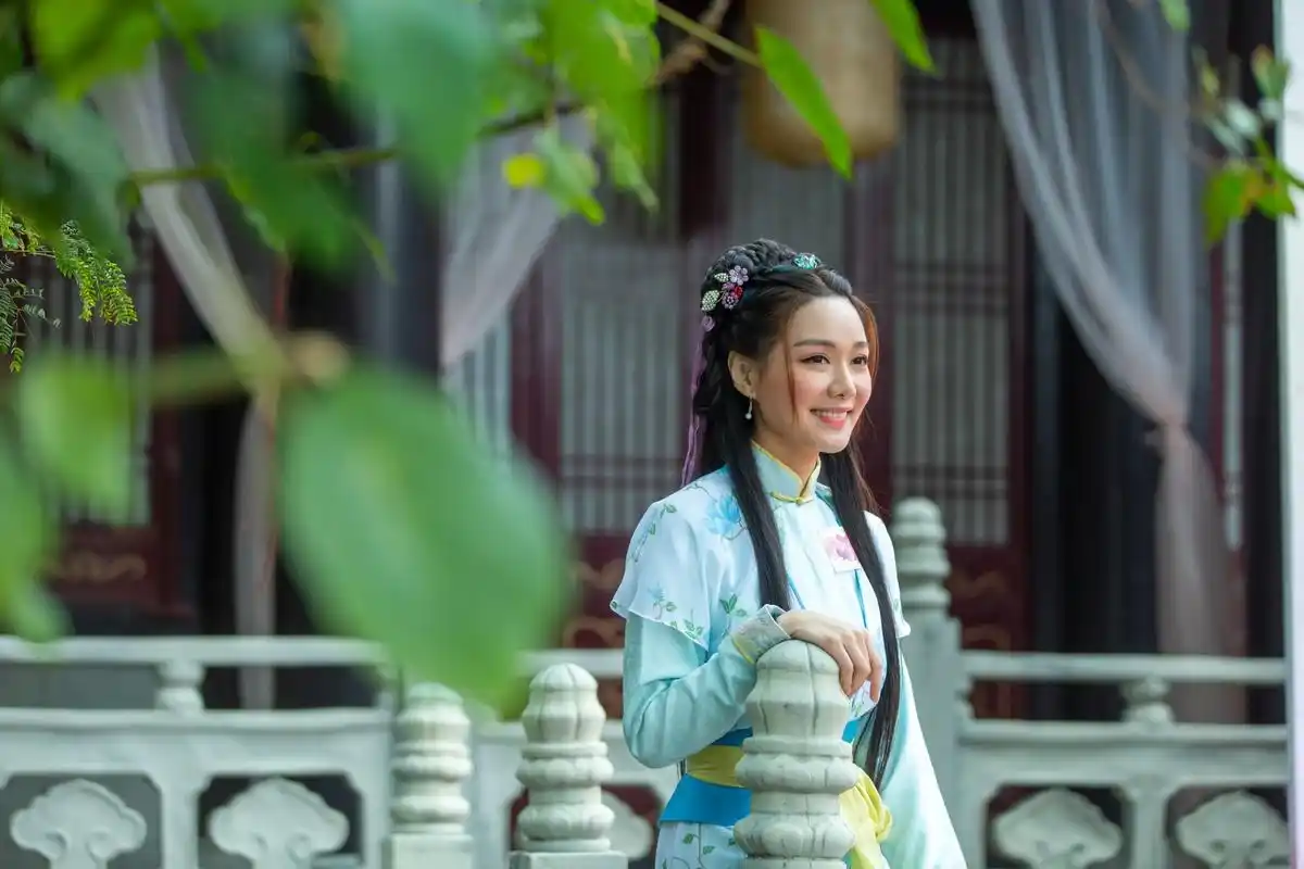 tvb新剧《丫鬟大联盟》汤洛雯首当女一,靓丽古装造型组照分享!