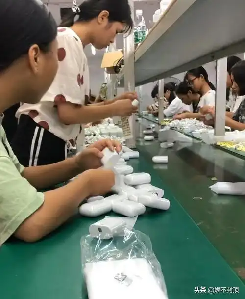 电子厂上班根本就不累啊,这些普通员工都是这样做事,感觉很轻松