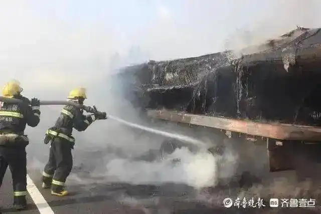 状况百出!70多米长风电叶片运输途中着火 疑似