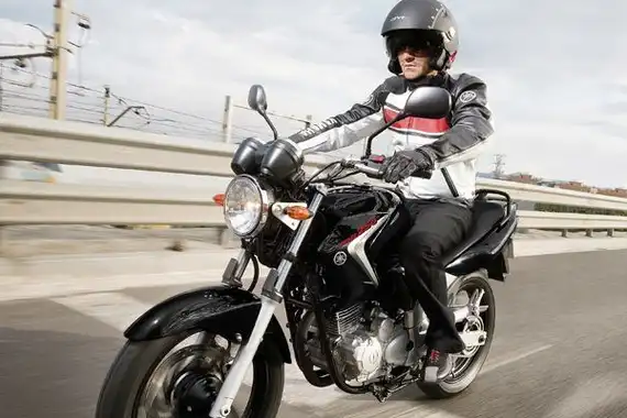 没想到骑摩托车的姿势还有讲究,车友分享帅气,轻松的骑行姿势_搜狐