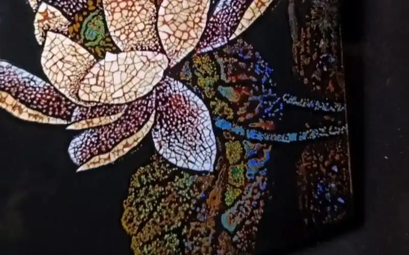 蛋壳镶嵌荷花配上重彩