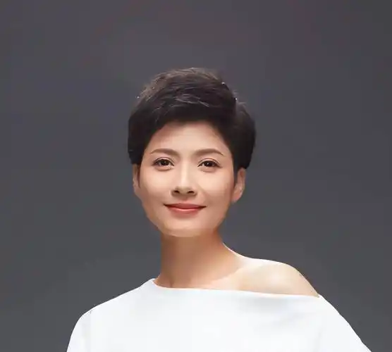 主持人吉雪萍:14岁成名,29岁嫁入豪门?