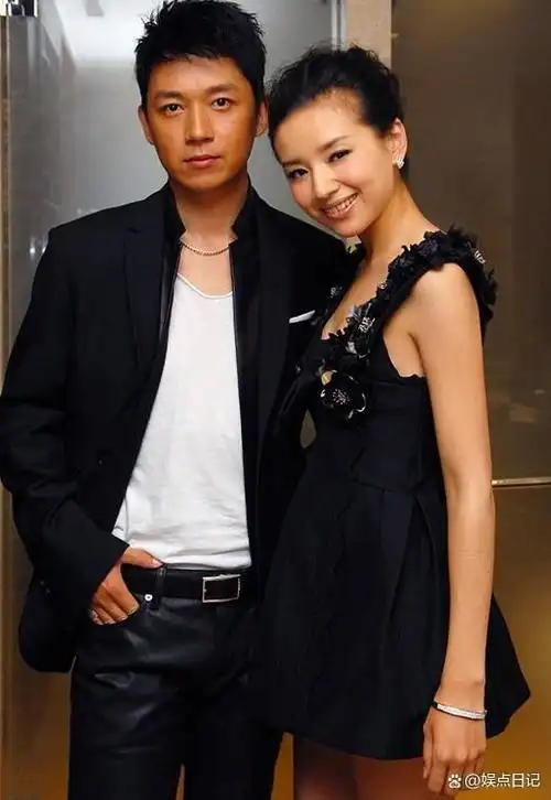 董洁停工陪儿子,14岁顶顶身高突增,被指长相神似梁朝伟