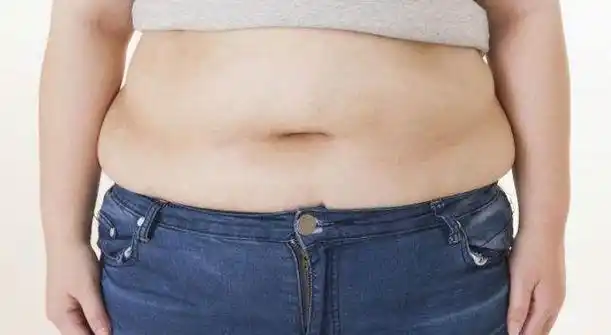 小肚子的形成和我们日常生活密不可分,一些平常不太注意的生活习惯和