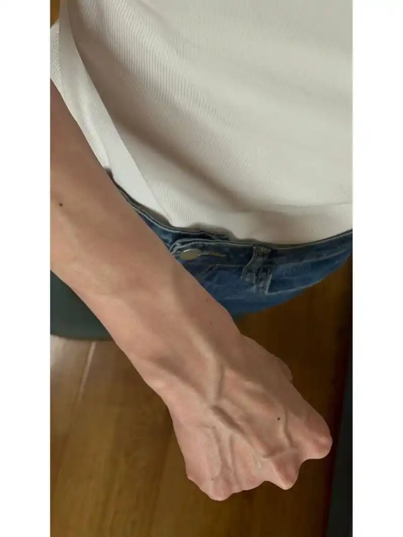 脖子上也有点 #青筋# #青筋控# #脖子青筋# #爆青筋