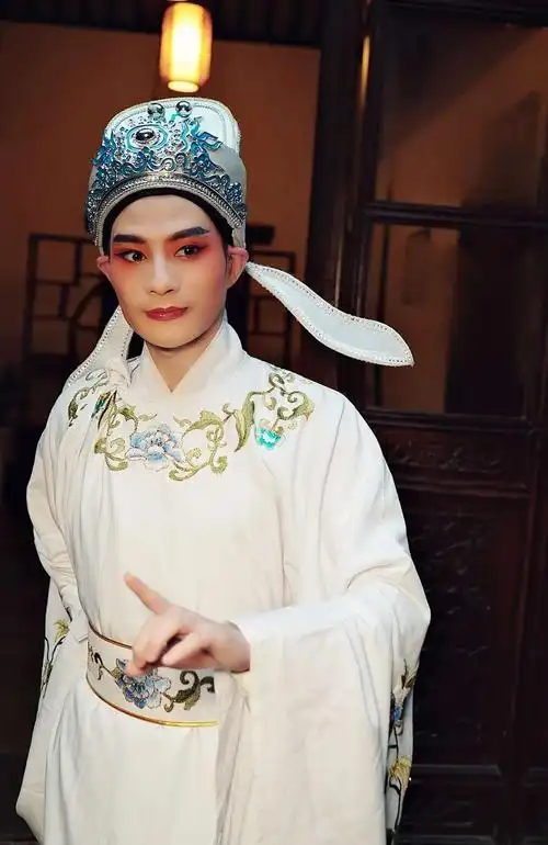 锡剧子佑,小生造型