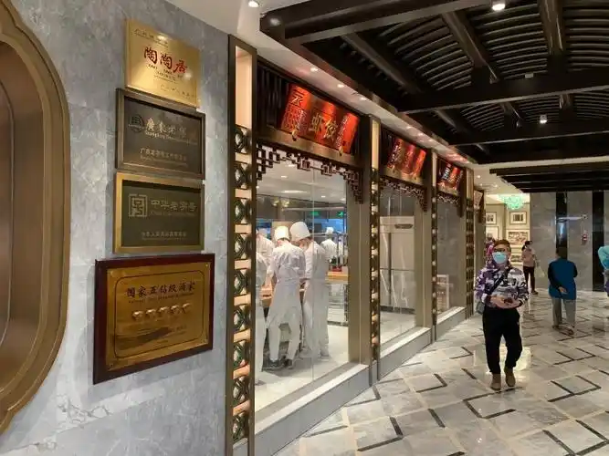 "年长街坊如是感叹,是因为陶陶居总店的外观最大程度复原了历史风貌