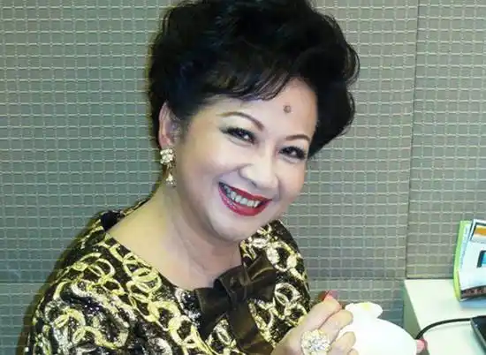 她嫁入豪门却被扫地出门,爆红后前夫求复合,今儿子结婚排场阔气