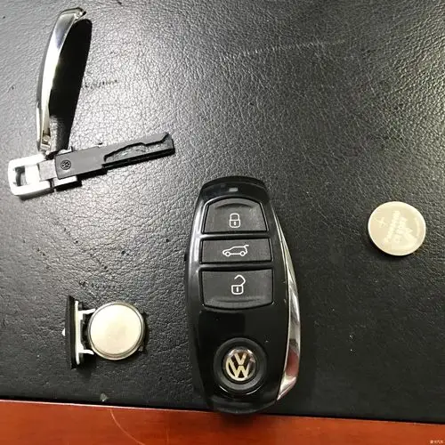 途锐钥匙没有电了--自己动手一分钟换电池