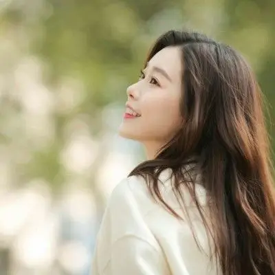 进取励志的气质女生头像努力做个开心的人